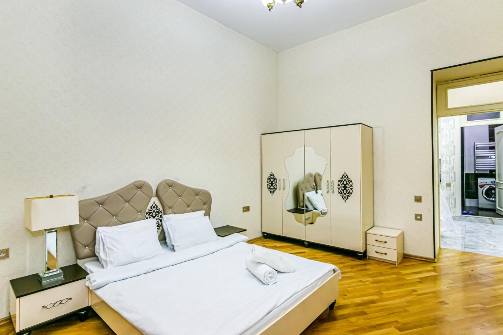 Adore Apartment *